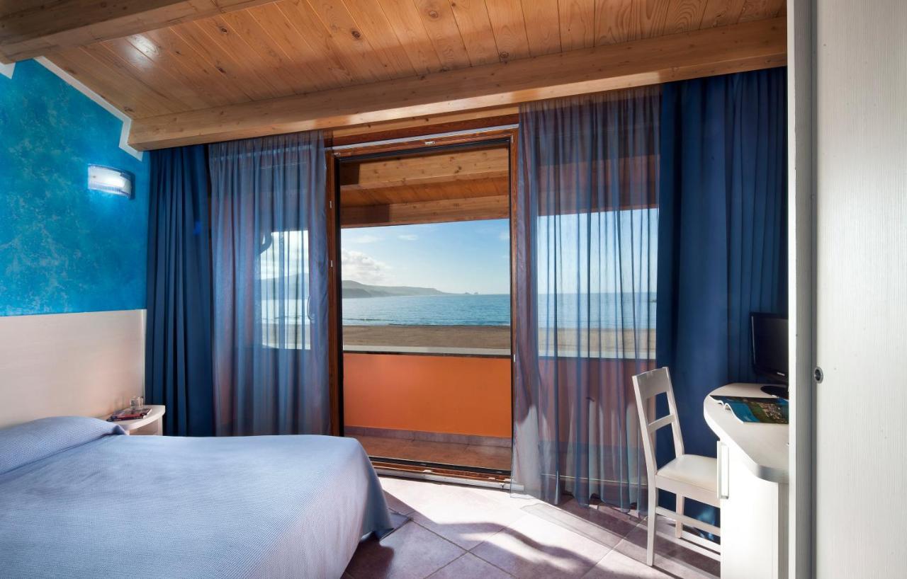 Hotel Al Gabbiano Bosa Marina Habitación foto